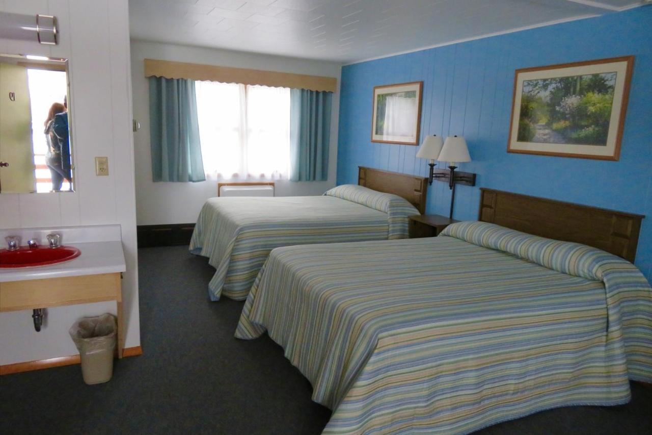 Cedars Motel Ironwood Exteriér fotografie