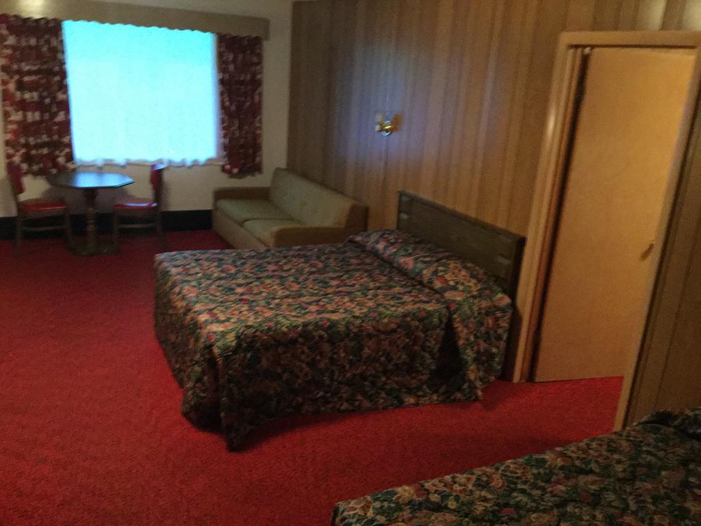 Cedars Motel Ironwood Exteriér fotografie