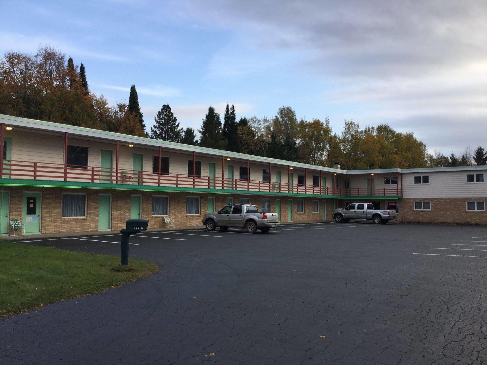 Cedars Motel Ironwood Exteriér fotografie