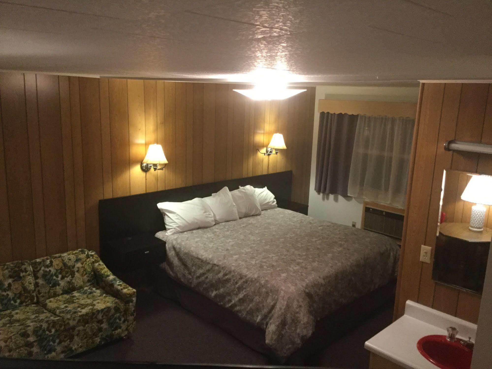 Cedars Motel Ironwood Exteriér fotografie