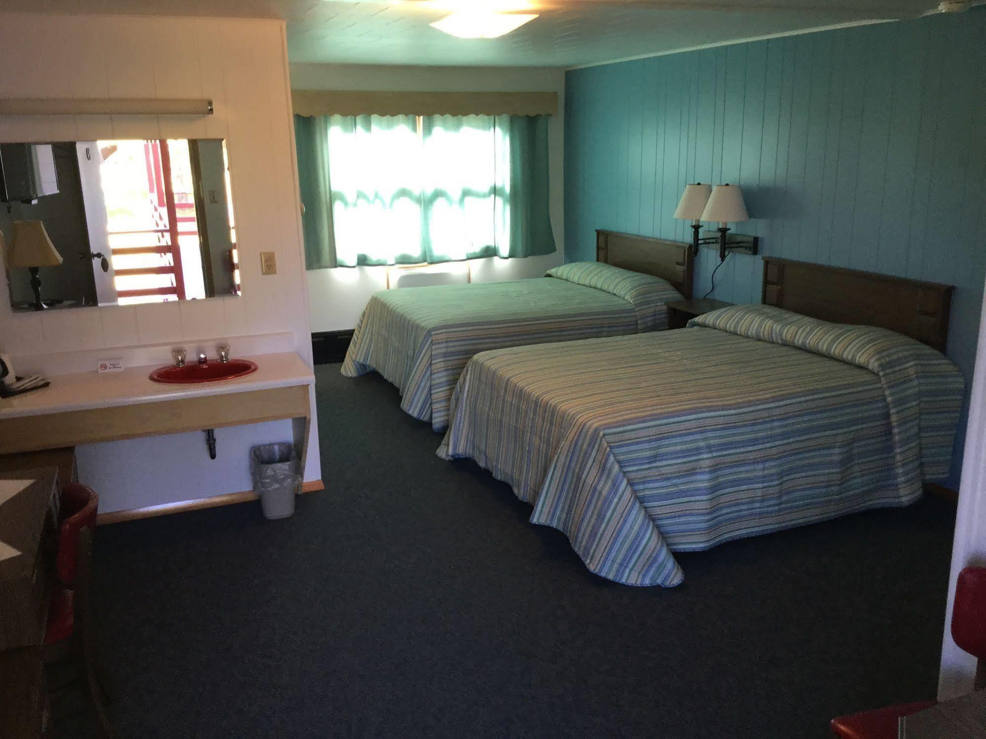 Cedars Motel Ironwood Exteriér fotografie