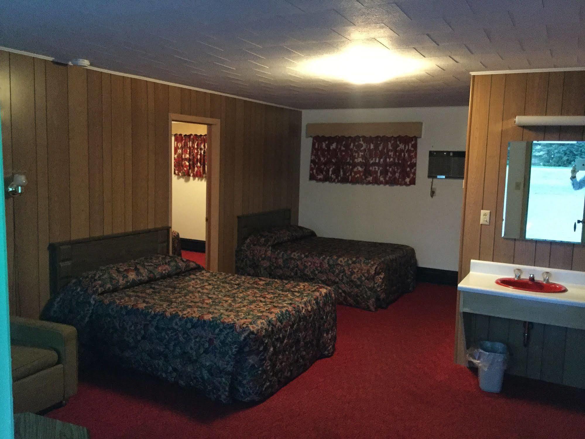 Cedars Motel Ironwood Exteriér fotografie
