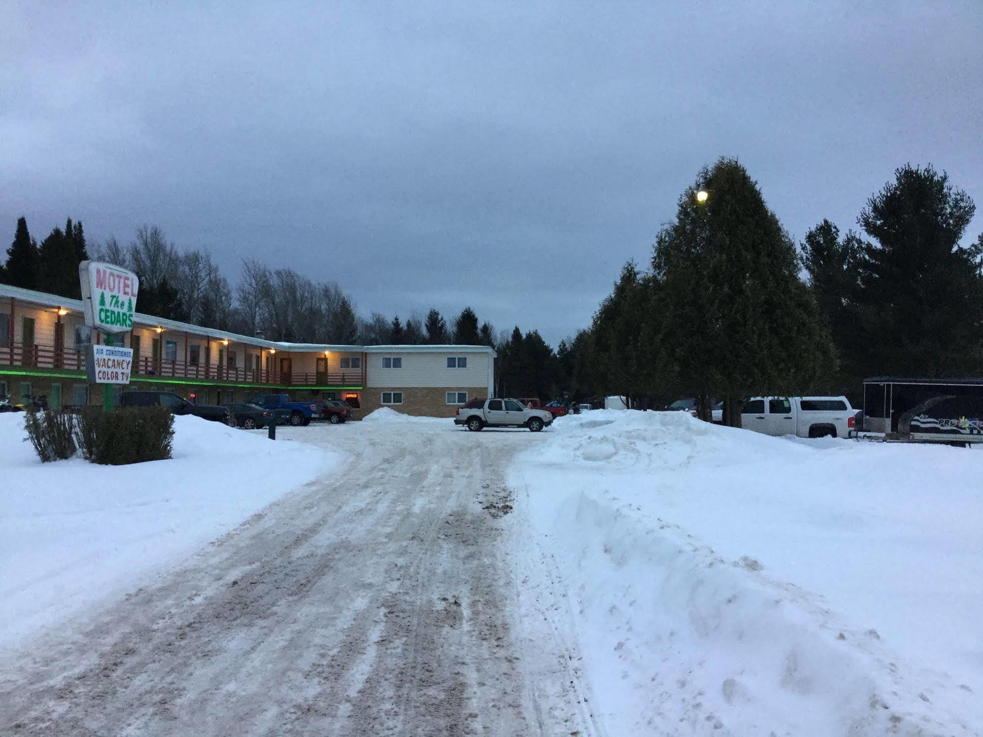 Cedars Motel Ironwood Exteriér fotografie